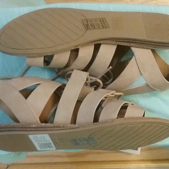 New Women's  Tan Qupid Gladiator Sandals, Size 7.5 - Picture 4 of 4